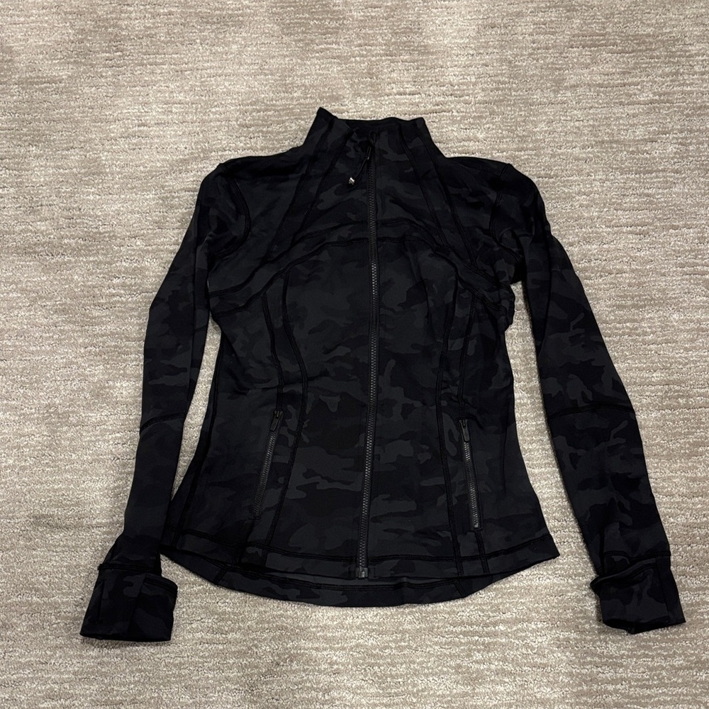 Lululemon define jacket size 8. Gray and black camo.
